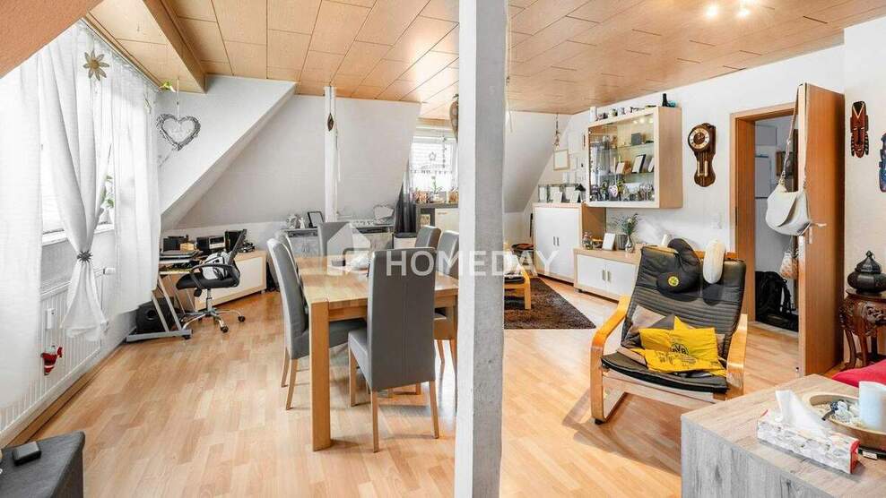 Charmante Dachgeschosswohnung mit 4 Zimmern, Innenhof und Stellplatz 4 zimmer