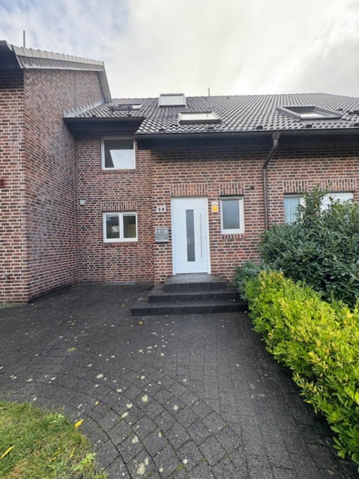 MODERNES; HELLES HAUS IN WITTLAER - EINBRUNGEN - NEUE EINBAUKÜCHE - RUHIGE LAGE - zimmer