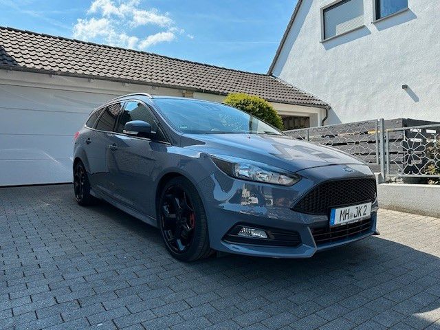 Ford Focus 72.331 km 16.999 € Mülheim an der Ruhr 45472