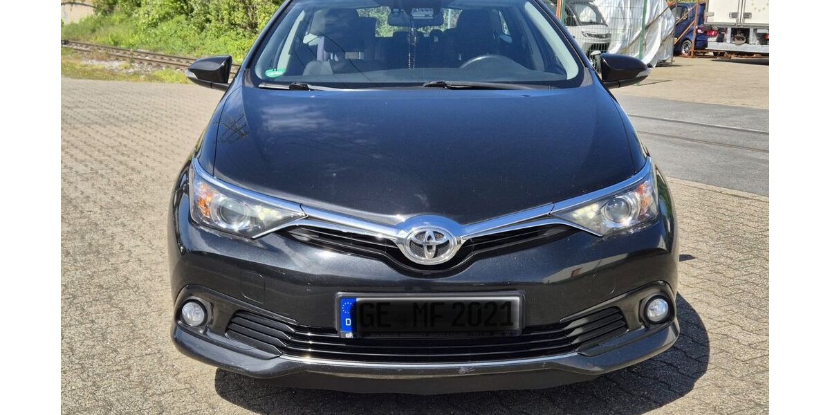 Toyota Auris 177.300 km 8.500 &euro; Gelsenkirchen 45881