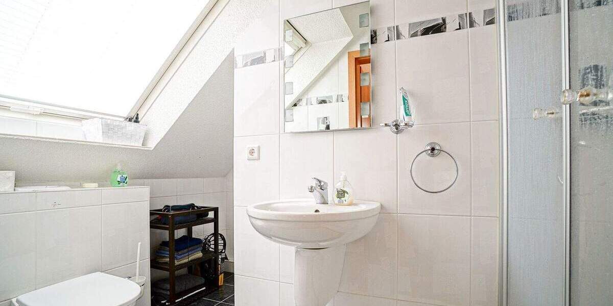 Familienfreundliches Wohnen in Saarn: Stilvolle Doppelhaushälfte mit Garten, Kamin und Garage 4 zimmer