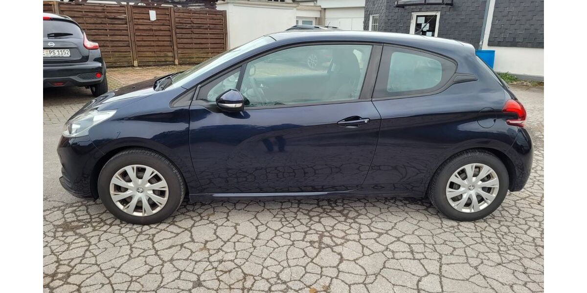 Peugeot 208 120.727 km 4.800 &euro; Wülfrath 42489