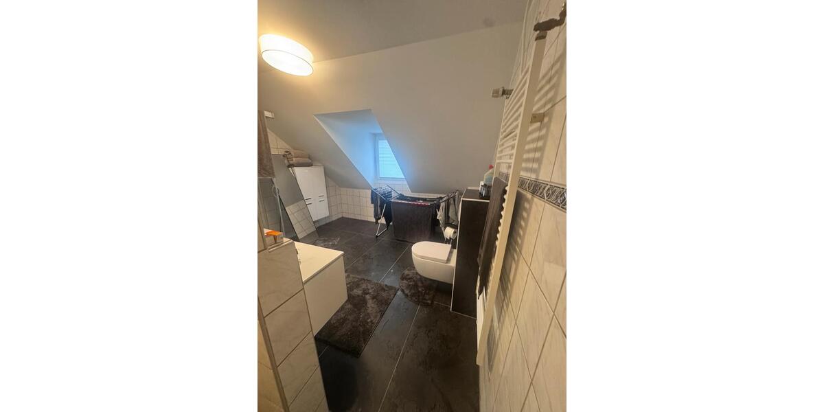 Dachgeschoßwohnung Gelsenkirchen Gelsenkirchen-West - 2.5 Zimmer, 70 m&sup2;, 120.000&euro; | Angebot:24751825