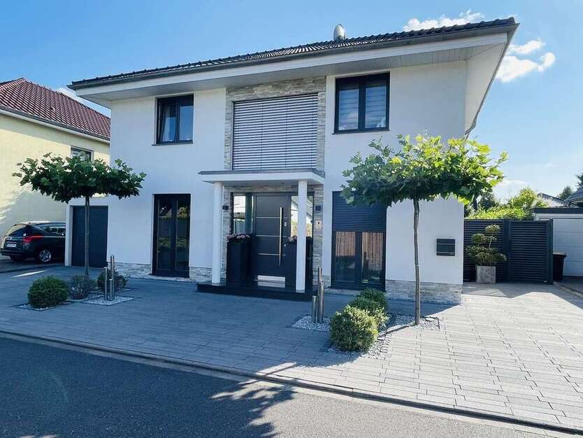 Haus zum Kaufen in Krefeld 899.999 € 166 m²