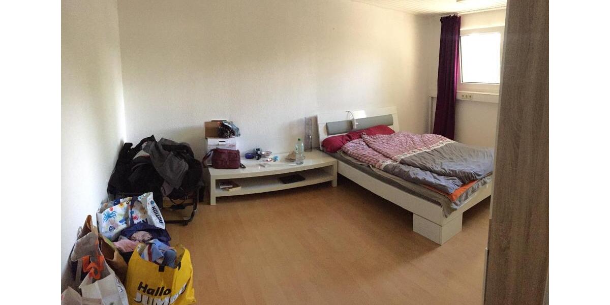 Gewerbe-Halle mit Sozialräumen, Büro, Küche und Dusche zimmer