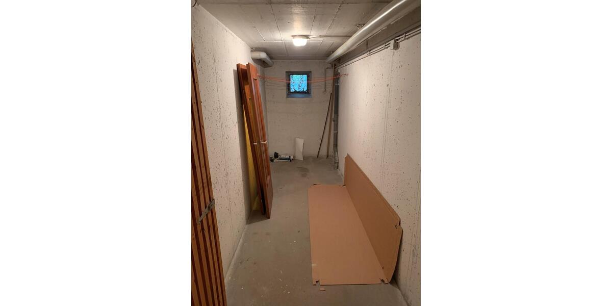 Erdgeschoß Wohnung Balkon Einbauküche PKW Stellplatz in Top Lage 1 zimmer