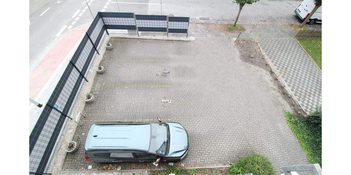 Paketangebot: Zwei Wohnungen mit Ausbaupotenzial DG, Balkon und Stellplatz in Duisburg-Obermeiderich 5 zimmer