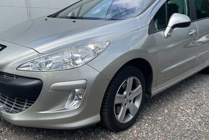 Peugeot 308 128.000 km 5.500 &euro; Essen 45356