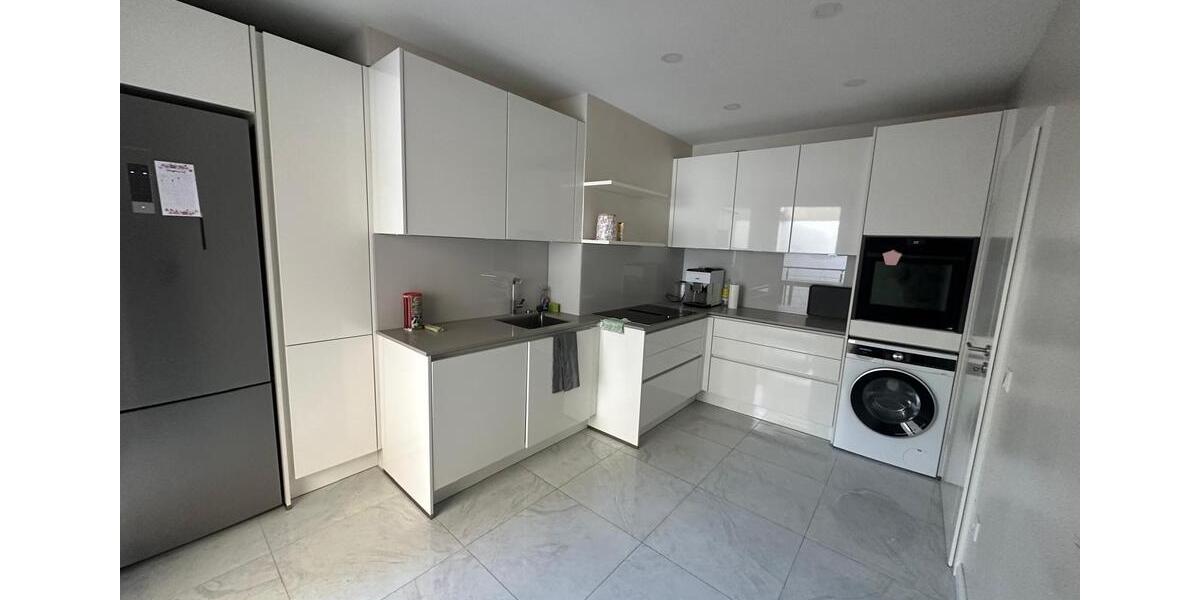 Attraktive 4-Zimmer-Wohnung mit großen Balkon in Krefeld-Cracau 4 zimmer