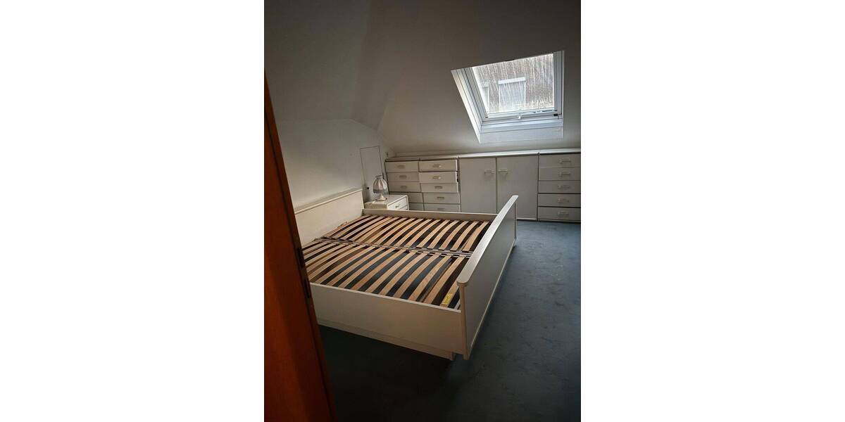 Lichtdurchflutete Wohnung in Zweifamilienhaus mit großem Balkon in Krefelder Bestlage zu vermieten 3 zimmer