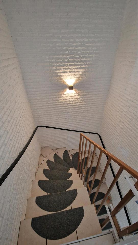 Wohnung im Reihenhausstil mit eigenem Eingang, Garten und Garage