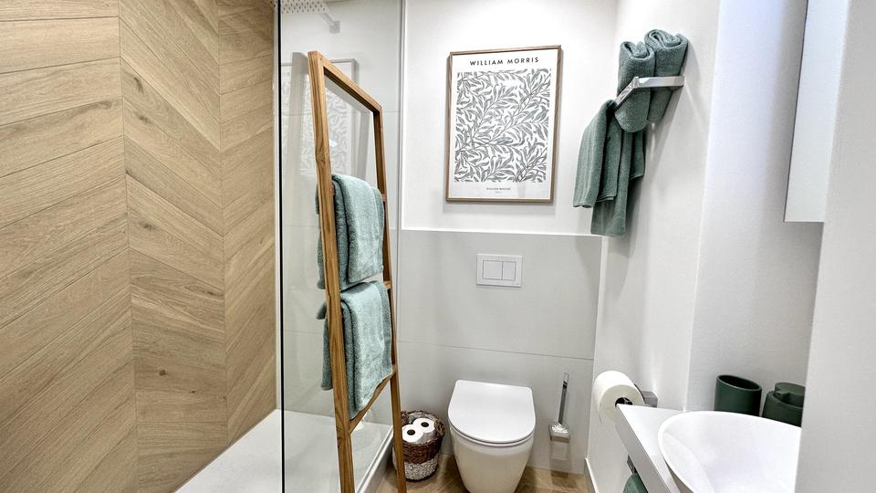 Etagenwohnung Düsseldorf Oberbilk - 2 Zimmer, 40 m&sup2;, 990&euro; | Angebot:25349472