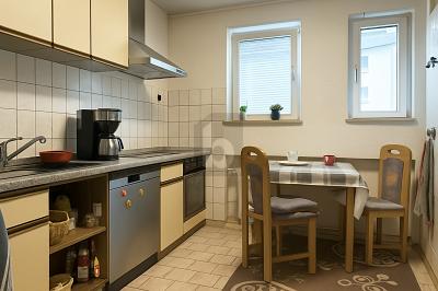 GROßE WOHNUNG MIT BALKON UND ABSTELLKAMMERN 3 zimmer