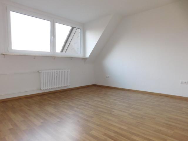 Schicke 3-Zimmerwohnung mit Laminat und modernisiertem Badezimmer... 3 zimmer