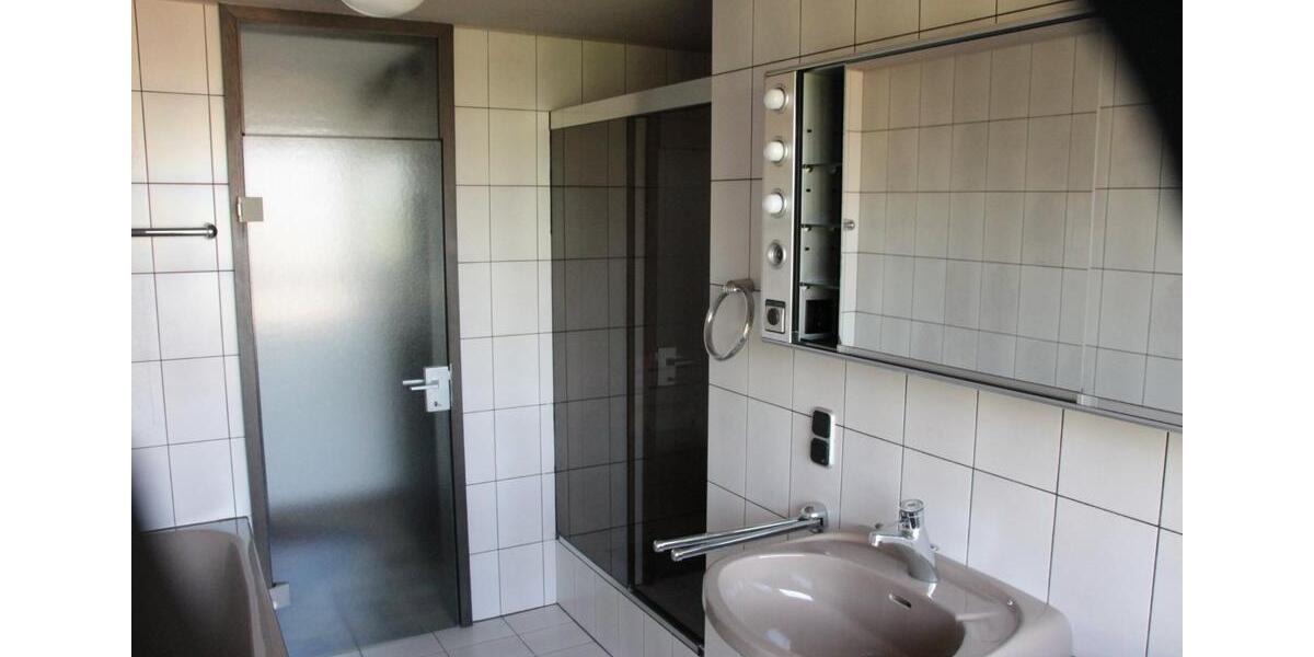 Einfamilienhaus Oberhausen - 2 Zimmer, 180 m&sup2;, 395.000&euro; | Angebot:25257357