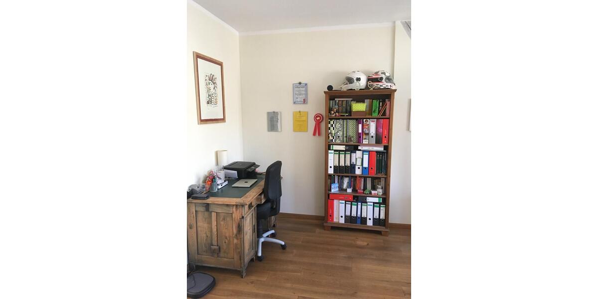 Dachgeschoßwohnung Krefeld Cracau - 2.5 Zimmer, 76 m&sup2;, 170.000&euro; | Angebot:26765882