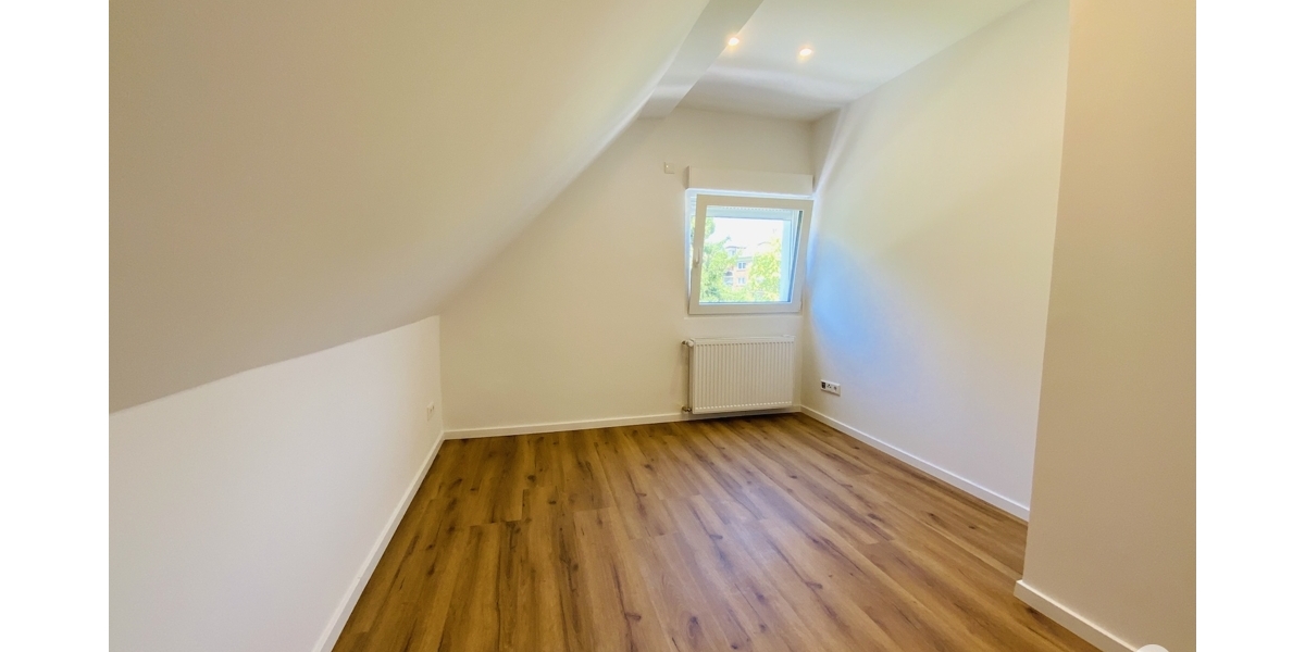 Einfamilienhaus mit 5 Zimmern und 2 Bädern, großem Garten ideal für Familien. Komplett saniert! - Einfamilienhaus Düsseldorf / Rath Rath | Angebot:27112998