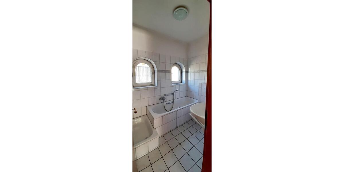 Doppelhaushälfte mit viel Platz und großem Garten ohne Provision 5 zimmer