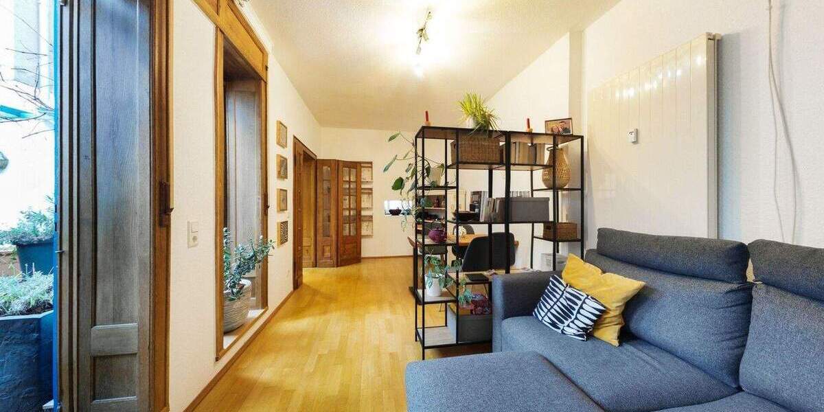 Sanierte Stadtwohnung mit Parkett, Einbauküche, großzügiger Terrasse und Glasfaser 4 zimmer