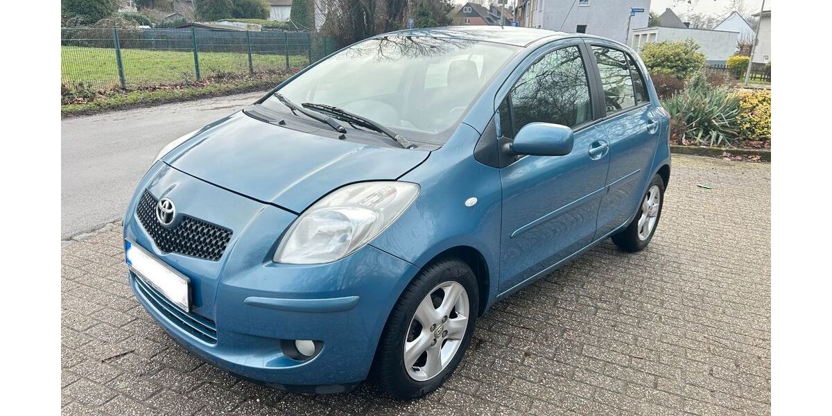 Toyota Yaris 98.400 km 4.300 &euro; Oberhausen 46047