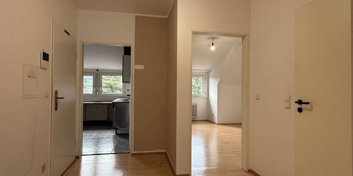 SCHÖNE DACHGESCHOSS-MAISONETTEWOHNUNG MIT BALKON DIREKT AM SCHÖNWASSERPARK ZU VERKAUFEN! 3 zimmer