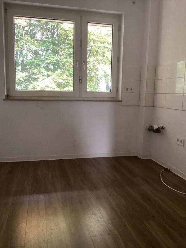 Komm nach Heiligenhaus: renovierte 2-Zi.-Whg. mit Duschbad und sonnigem Balkon in Nonnenbruch zimmer