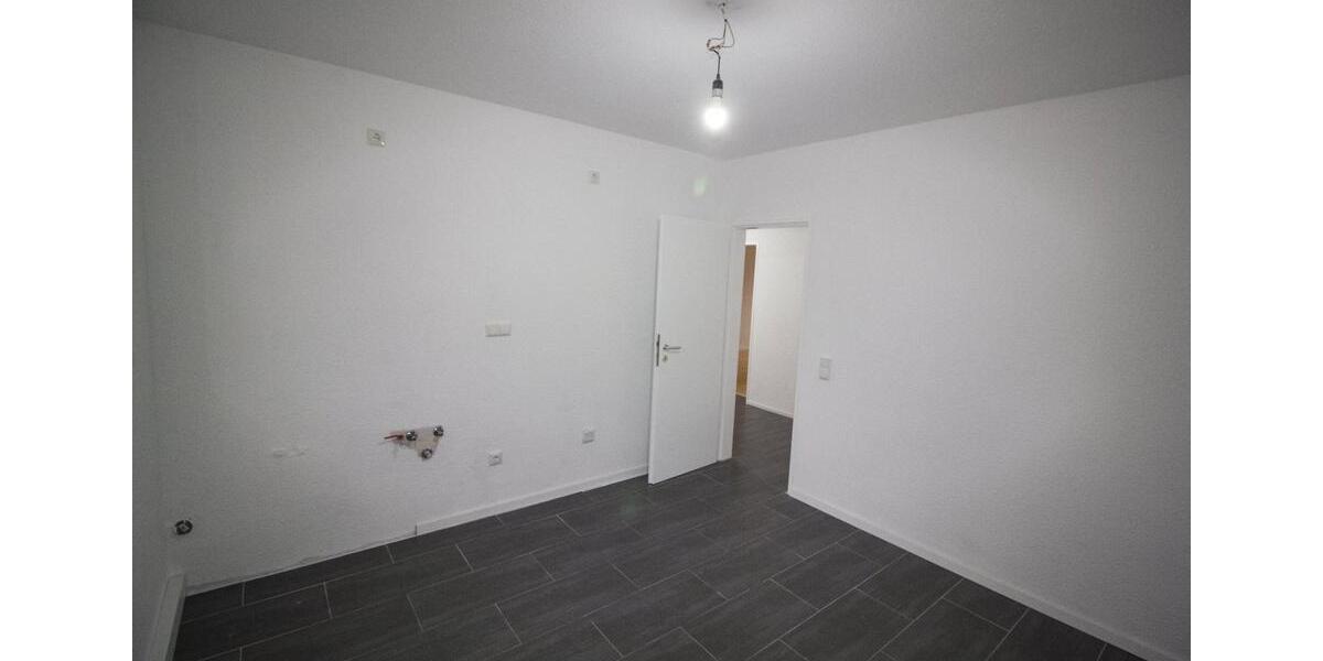 Renovierte 2 Zimmer Erdgeschoss-Wohnung + KDB 62 qm + Kellerraum 2 zimmer