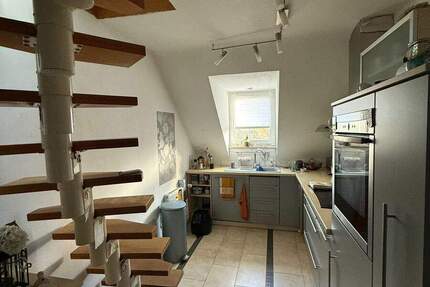 Helle 3-Zimmer-Dachgeschosswohnung mit Hobbyraum auf separater Etage 3 zimmer
