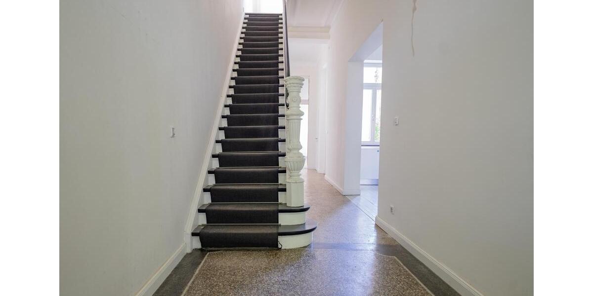 Villa Krefeld Bockum - 5 Zimmer, 180 m&sup2;, 2.040&euro; | Angebot:24987604