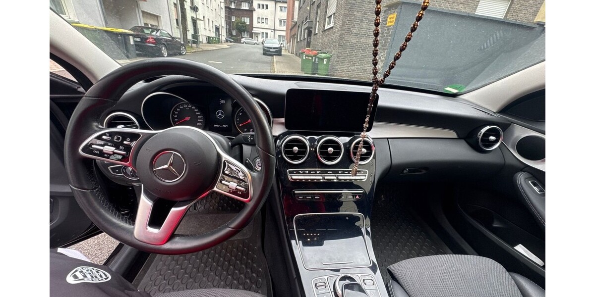 Mercedes-Benz C 180 74.000 km 25.900 € Oberhausen 46045