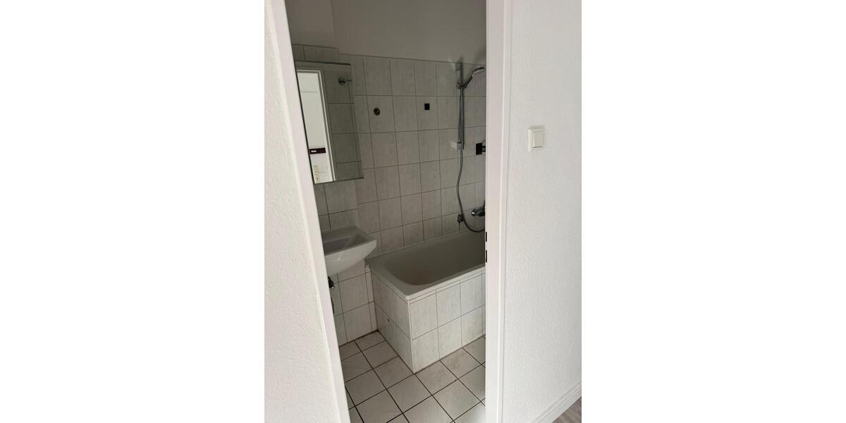 Dachgeschoßwohnung Duisburg Duisburg-Mitte - 1.5 Zimmer, 32 m&sup2;, 700&euro; | Angebot:26338757