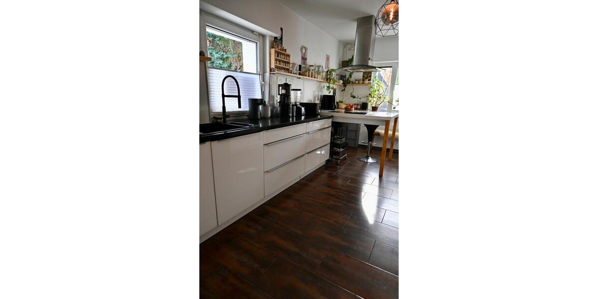 Einfamilienhaus mit Doppelgarage & PV-Anlage - provisionsfrei 3.5 zimmer