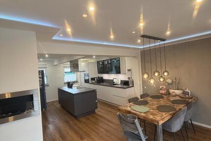 Ruhig, grün, elegant: Reihen-Eckhaus mit Garten und Wintergarten zimmer