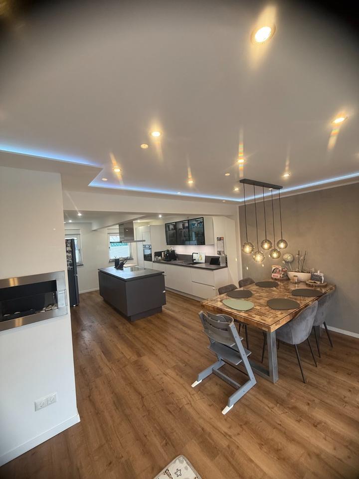 Ruhig, grün, elegant: Reihen-Eckhaus mit Garten und Wintergarten zimmer