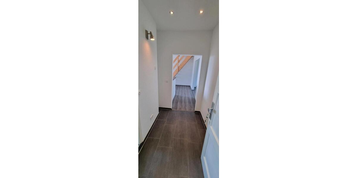 Dachgeschoßwohnung Essen Stadtbezirk V - 2.5 Zimmer, 75 m&sup2;, 940&euro; | Angebot:25304043