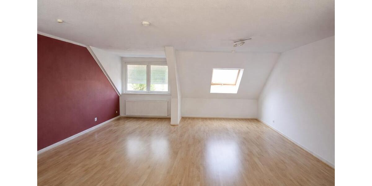 Dachgeschoßwohnung Krefeld Cracau - 3 Zimmer, 86 m&sup2;, 600&euro; | Angebot:26286777