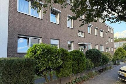 Ruhig gelegene, helle 2,5 Zimmer Wohnung mit Balkon und Garage zimmer