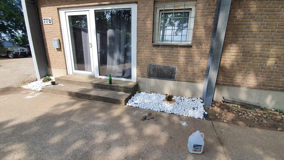 Gewerbe-Halle mit Sozialräumen, Büro, Küche und Dusche zimmer