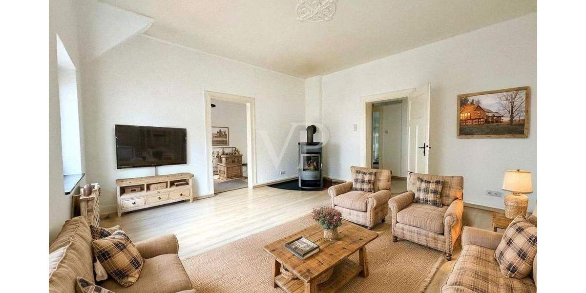 Stilvolle 4-Zimmer-Altbauwohnung mit Balkon, Kamin & Ausbaureserve in Velbert-Mitte 4 zimmer