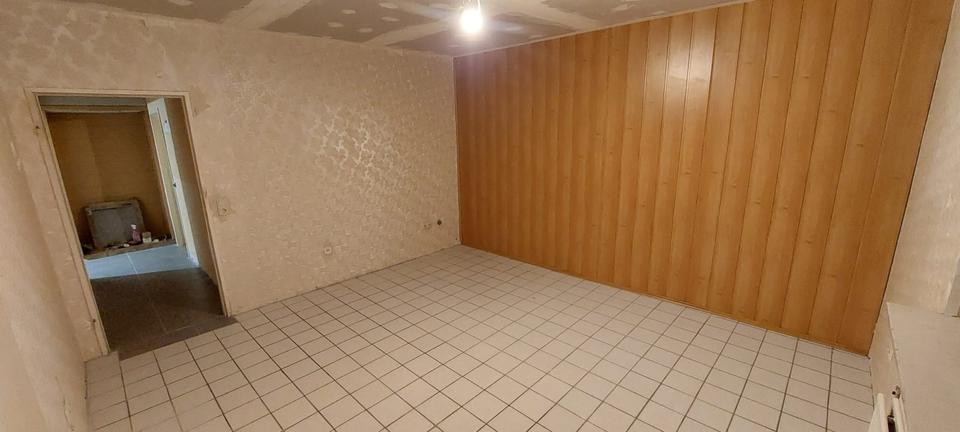 Teilsanierte 93m2 Erdgeschosswohnung mit 3,5 Zimmer 3.5 zimmer