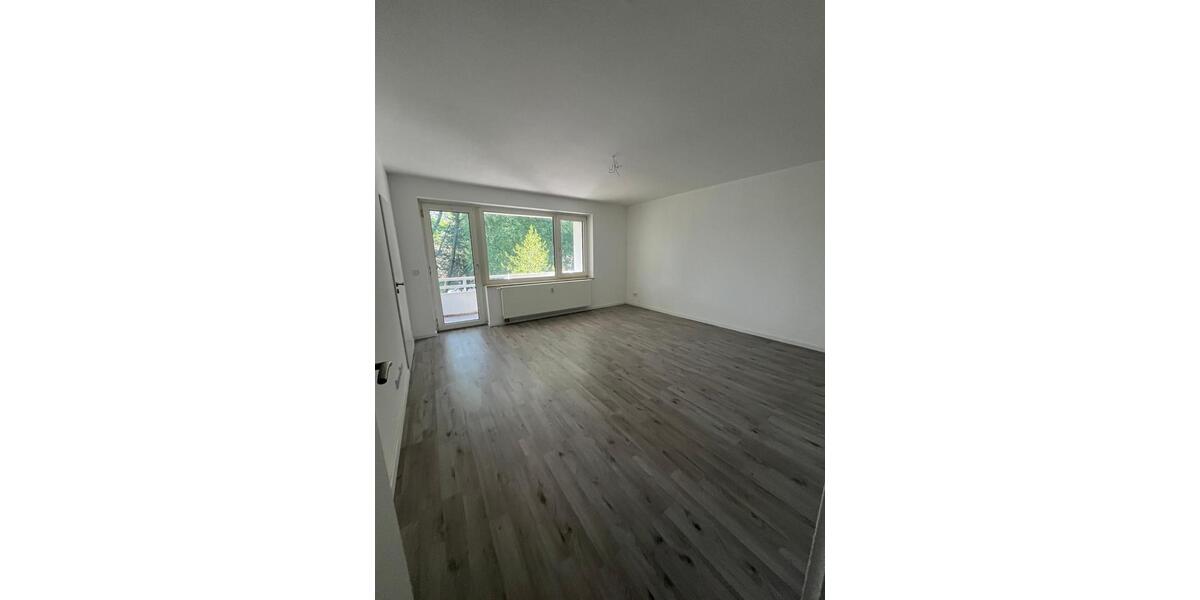 sanierte 3- Zimmer-Wohnung mit Balkon ! zimmer