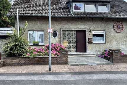 Haus Rheinberg - 6 Zimmer, 221 m&sup2;, 450.000&euro; | Angebot:25513433