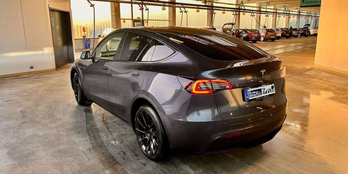Tesla Model Y 50.000 km 29.950 &euro; Düsseldorf 40479