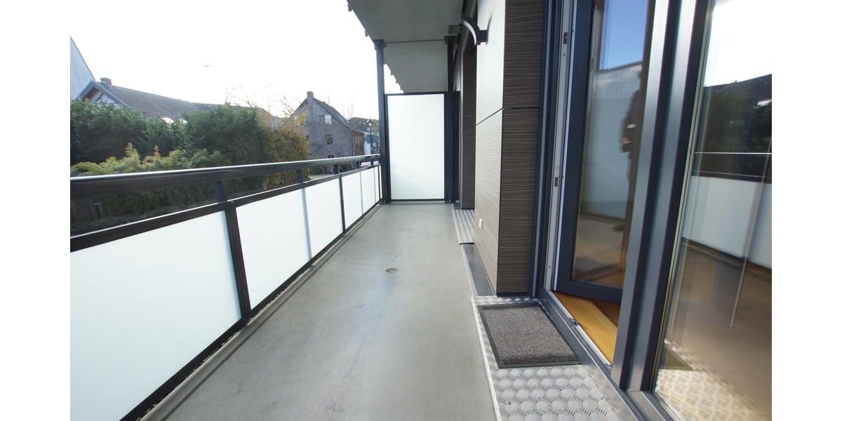 Moderne und großzügige 5 Zimmer-Wohnung über zwei Etagen mit separatem Eingang und Einbauküche - Maisonettenwohnung Düsseldorf Heerdt | Angebot:26971454