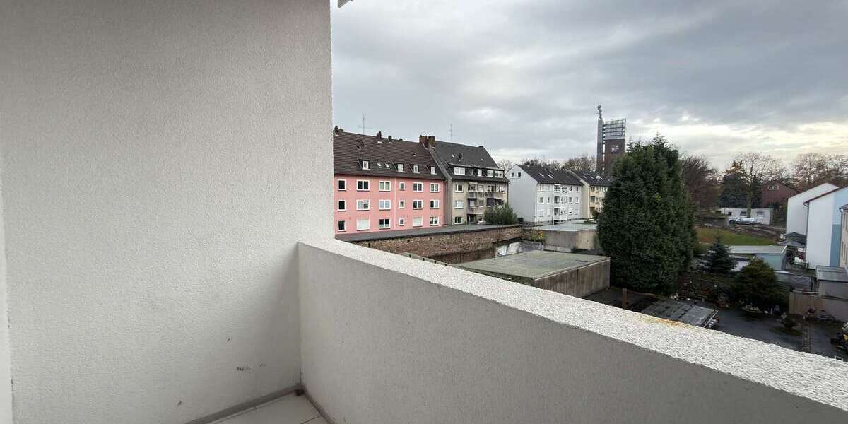 Exklusives Investment: Kernsaniertes Mehrfamilienhaus mit Balkon und Terrasse 10 zimmer