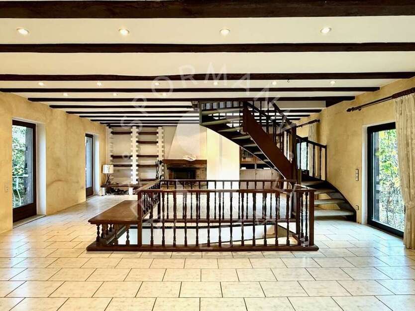 Haus zum Kaufen in Essen 1.200.000 € 324.44 m²