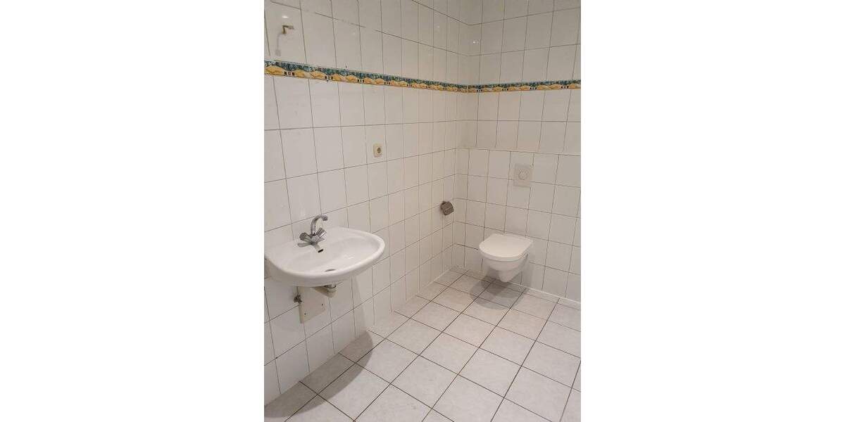 GELEGENHEIT!!! RENOVIERTE 3 ZIMMER ERDGESCHOSS WOHNUNG mit OFFENER KÜCHE + KLEINER TERRASSE in DUISBURG - RHEINHAUSEN - MITTE!!! 3 zimmer