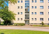Balkon, modernes Duschbad mit Fenster und komplett renoviert