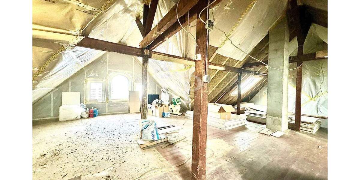 Stilvolle 4-Zimmer-Altbauwohnung mit Balkon, Kamin & Ausbaureserve in Velbert-Mitte 4 zimmer