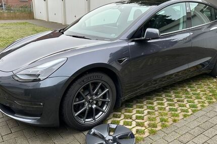 Tesla Model 3 26.500 km 31.900 &euro; Dinslaken 46537